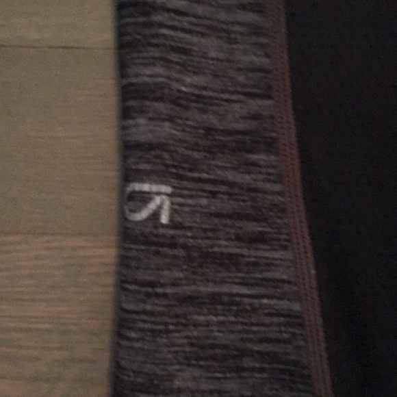 GAP Fit Exercise Leggings with Back Zipper Pocket - Picture 3 of 7